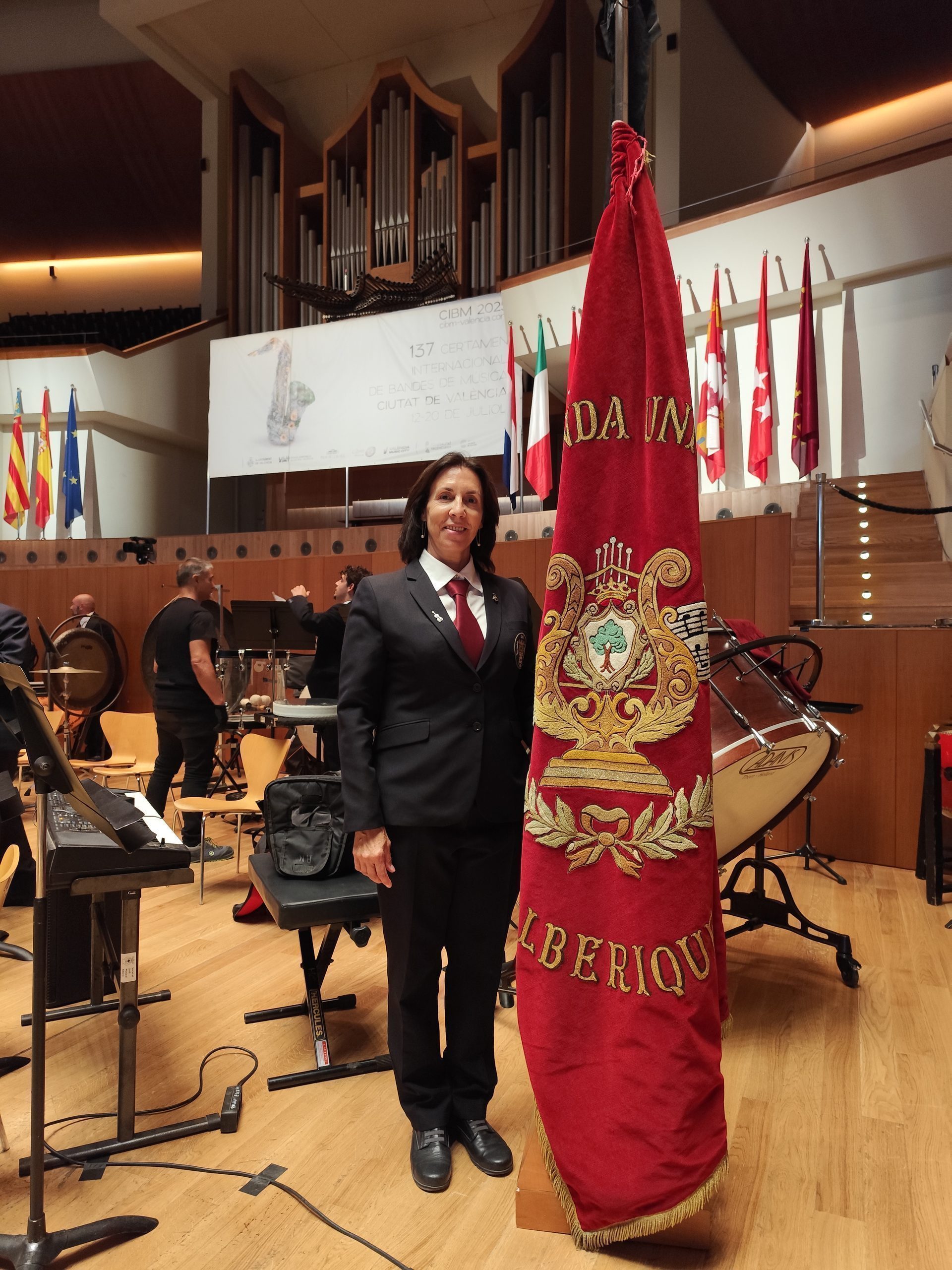 Abanderada al Certamen amb la bandera de la Societat