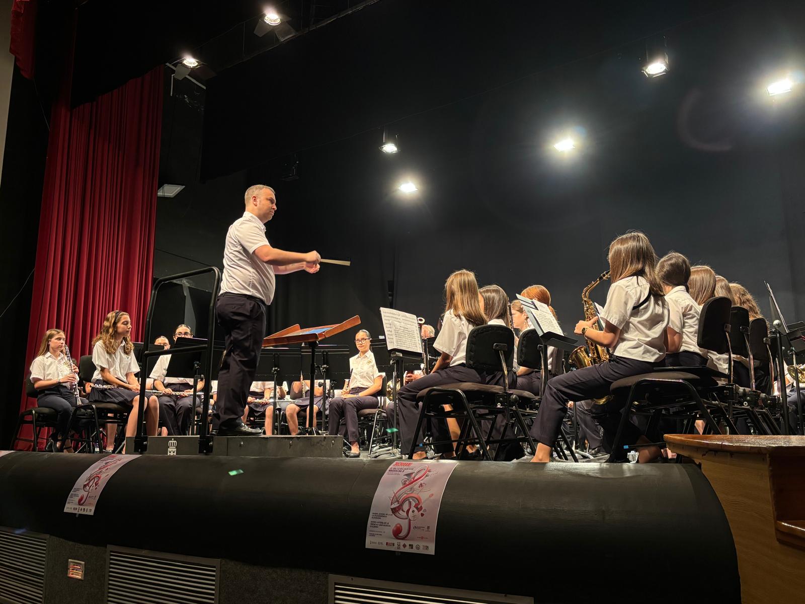 La Banda Jove en concert, dirigida pel seu director